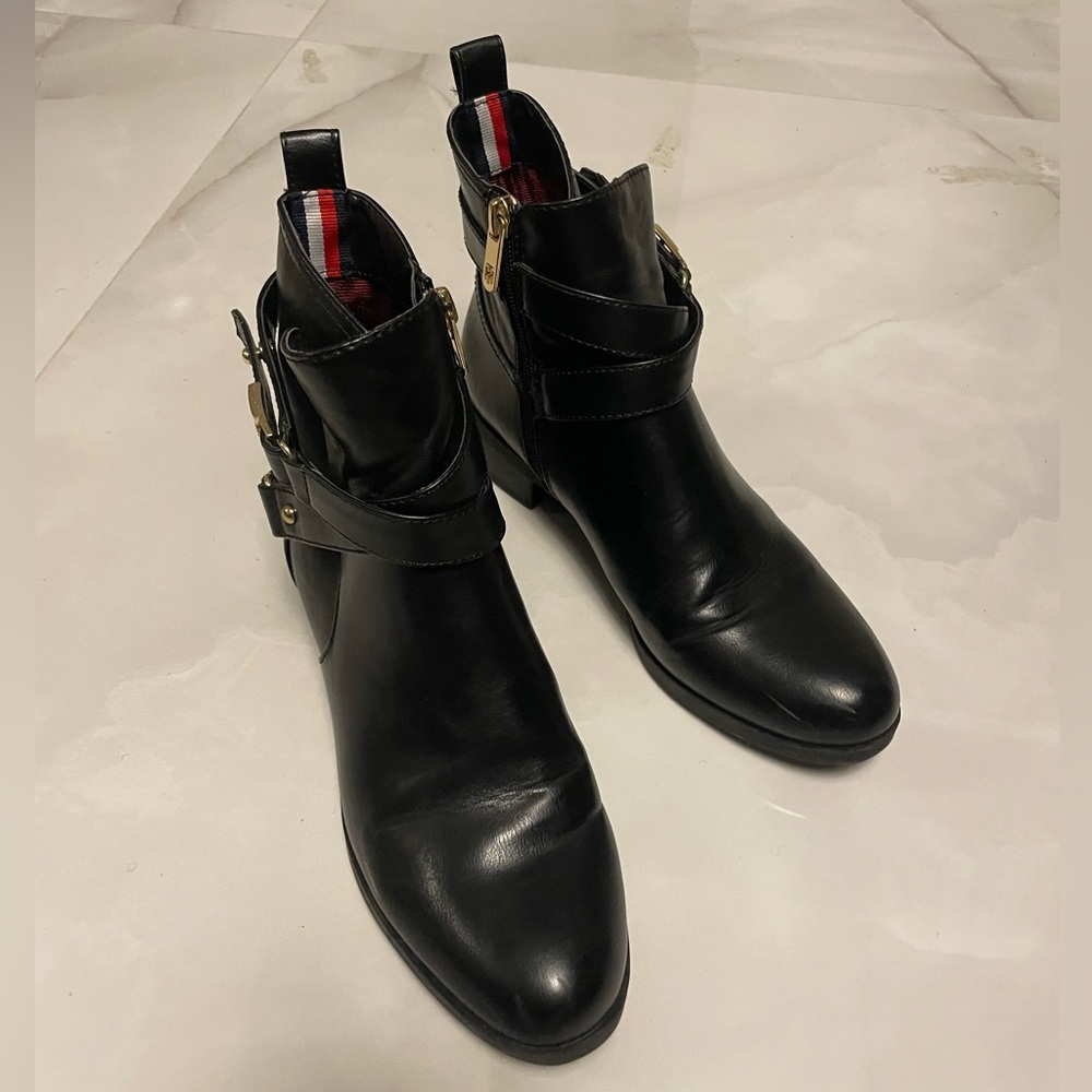 Tommy Hilfiger Women’s Fashion Boot - Black
